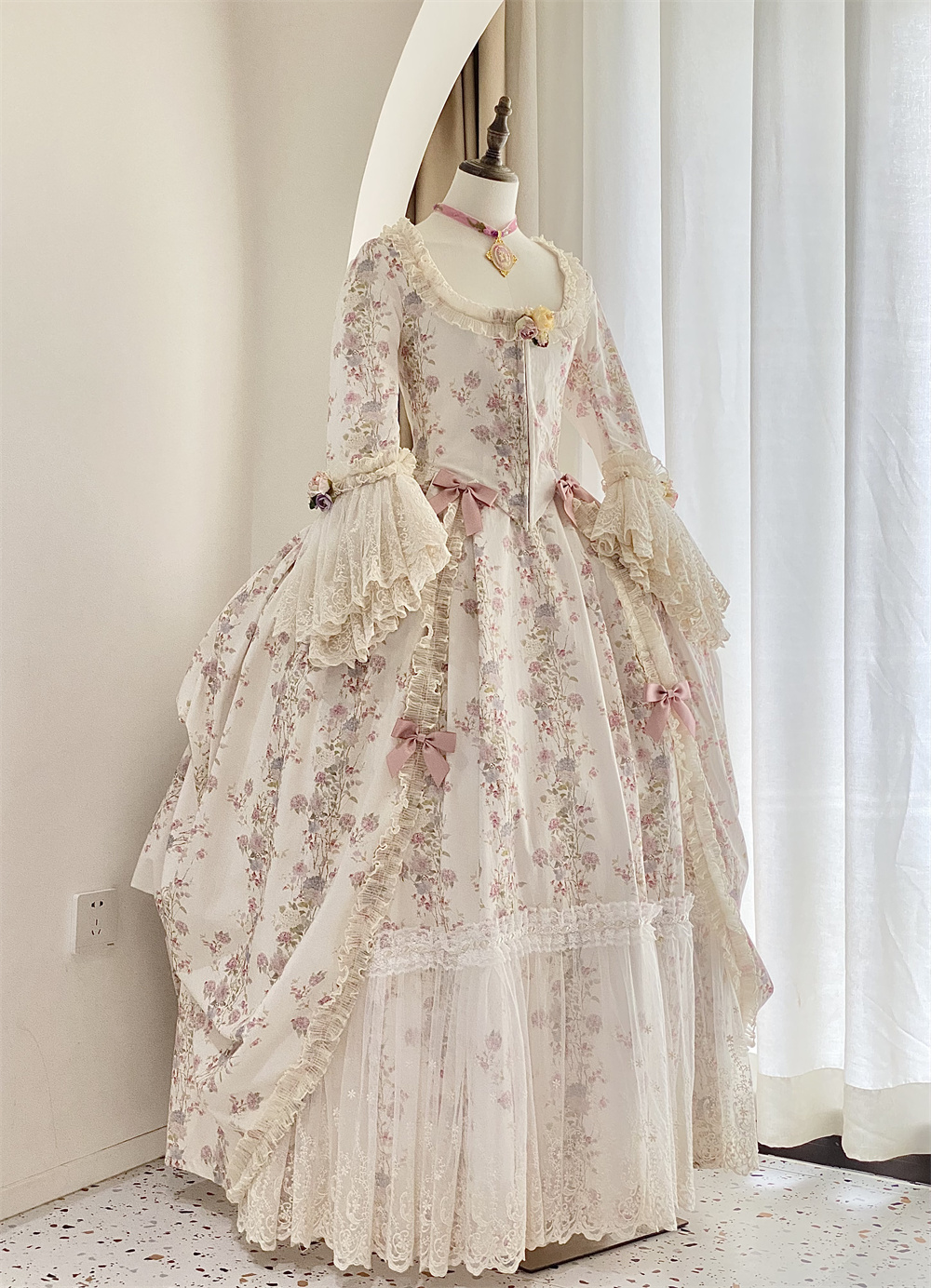 Robe A La Francaise Rococo Dre – обзор и цена Badminton Victory