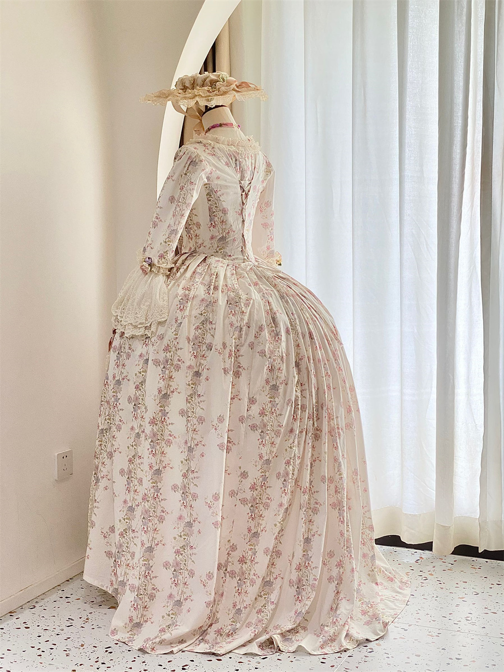 Robe A La Francaise Rococo Dre – обзор и цена Badminton Victory